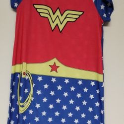 Girls Brand New Wonder Woman Sleepwear With Cape, Size 10/12, Large 