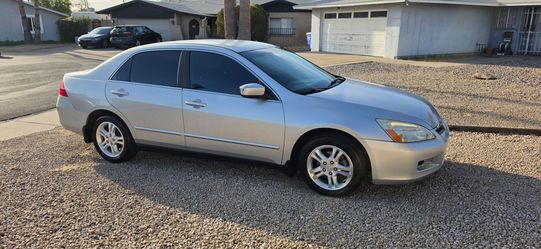 2006 honda accord 4-cylinder 5-speed runs good cold AC