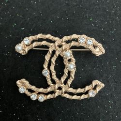 LUXURY BROOCH