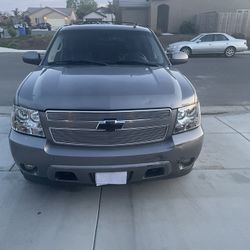 2007 Chevrolet  Tahoe LTZ Sport Utility 4D Color Gris