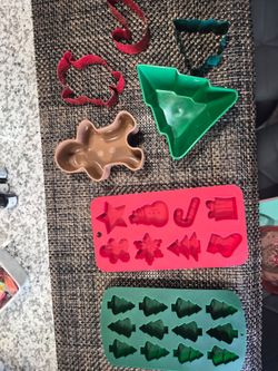 Christmas Holiday Baking Molds and Cookie Cutters Set