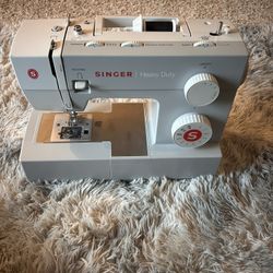 Singer heavy duty Sewing Machine 