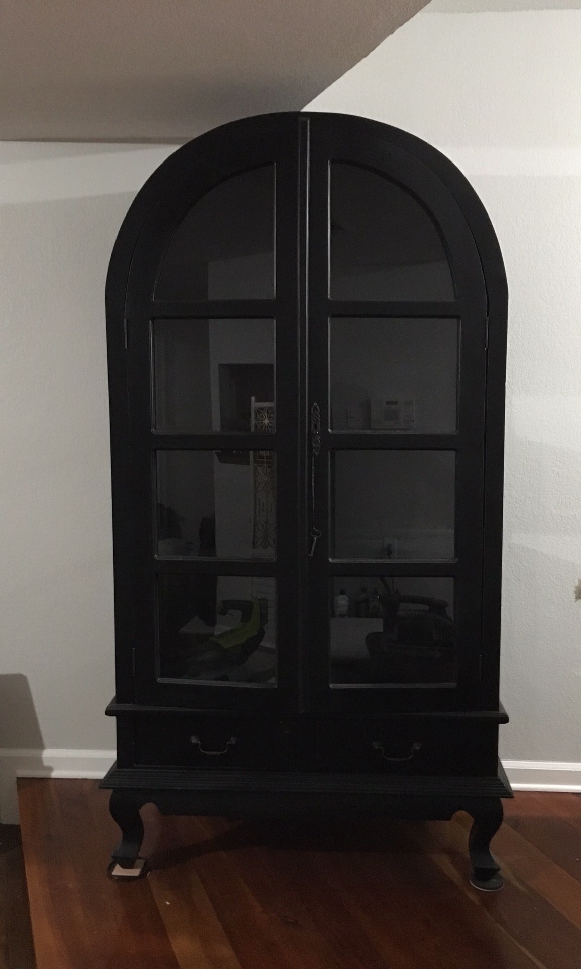 BEAUTIFUL ARCHED DOUBLE DOOR CABINET