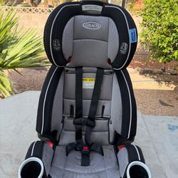 Graco 4Ever DLX 4-in-1 Car Seat.       
