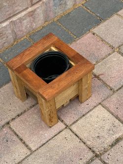 Single wooden planter