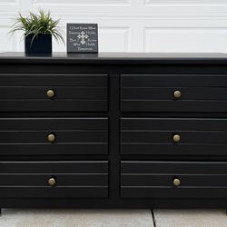 Beautiful Black 6-Drawer Solid Wood Dresser