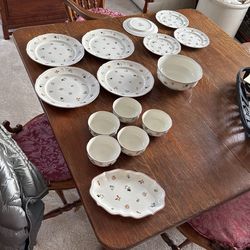 15 Piece Petit Fleur Villeroy And Boch China Collection