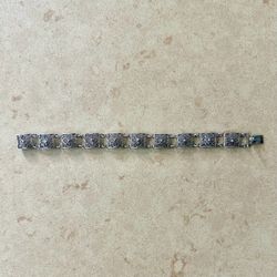 🌸 Beautiful vintage silver bracelet with ornate floral & scrollwork designs on square links