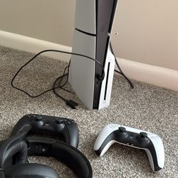 PS5 SLIM DISC COMES WITH HEADSET, 2 CONTROLLERS, AND BATTLEFIELD 6 DISC