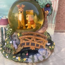 Lady And The Tramp Snake Globe 