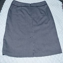 Beautiful Women Skirt Size (6) Only $8