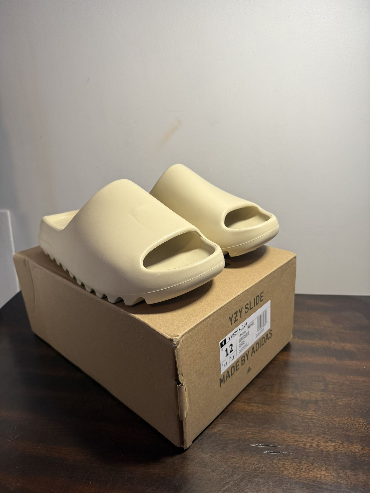 Yeezy Slides Bone