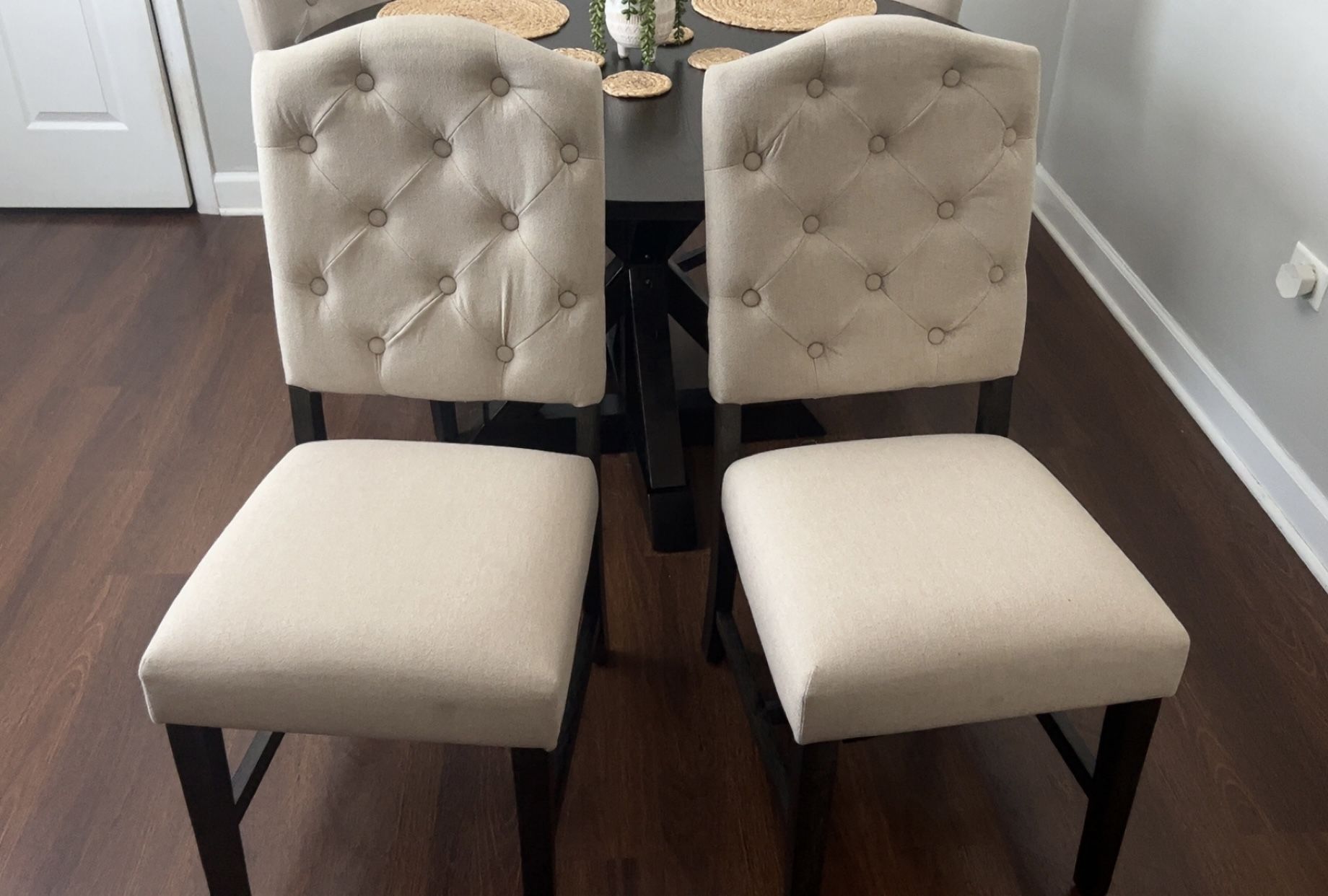 4 Upholstered Elegant Dining Chairs