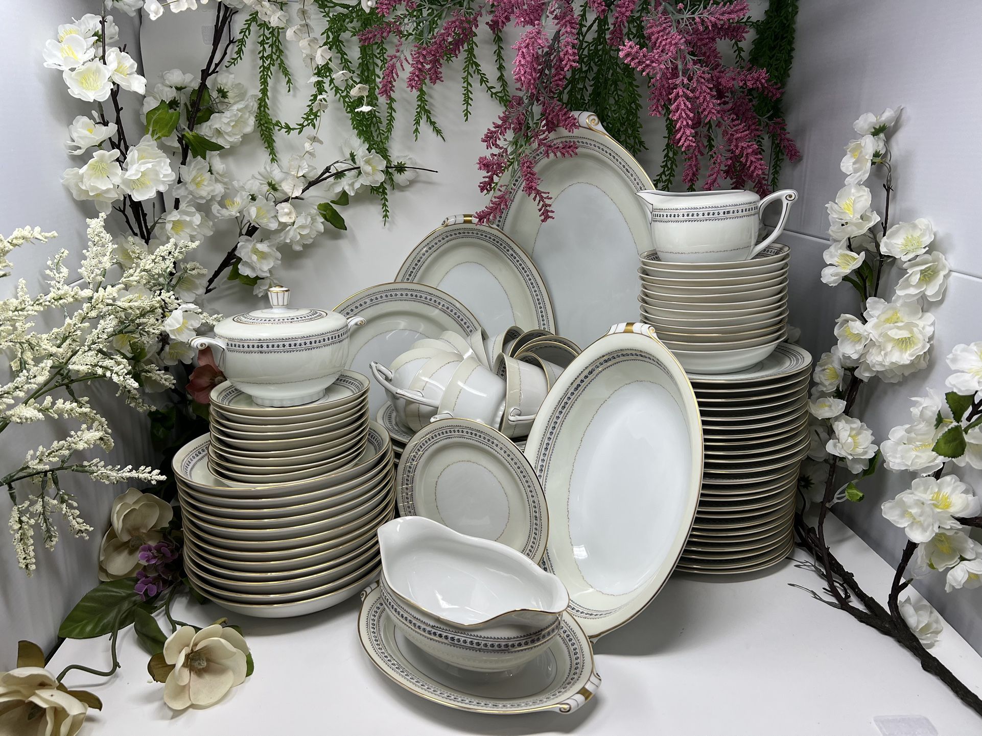Occupied Japan – Holly China by Narumi “LAUREL” Full 88-Piece Dinnerware Set (Service for 12)