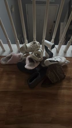 LOT OF SHOES FREE