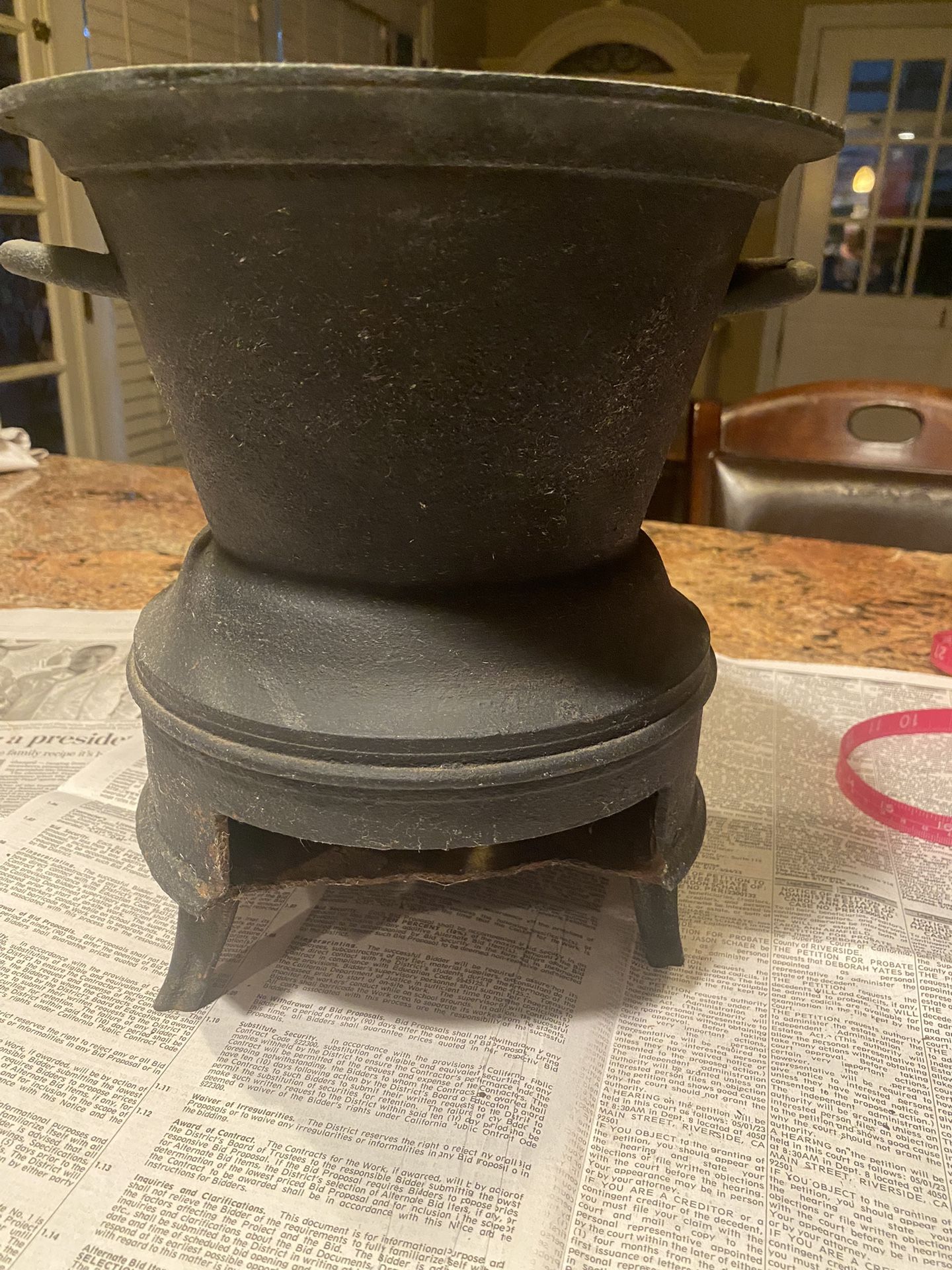 Vintage Queen Miniature Cast Iron Stove With Pots for Sale in Victorville,  CA - OfferUp