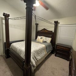 Bed room Set  Queen Size Bed With Pillars
