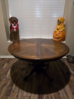 Beautiful kitchen table NO CHAIRS
