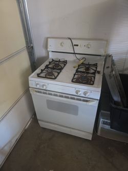 This item is a white GE XL44 gas stove
