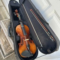 Student violin with case and two bows. Not sure of the brand as there’s no mark on the inside. Needs one string but seems to be in really good shape o