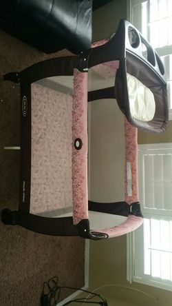 Play pin with changing table