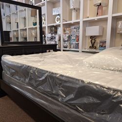 2589.... Queen Bed Dresser And Mirror 