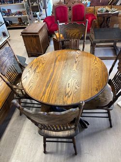 Vintage wood round dinning table w/ 5 chairs