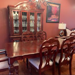 Set Of 6 Chairs And Beautiful Dining Table With Hutch