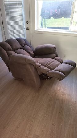 Big Plush Recliner - Super Comfortable - Reclines All The Way Back