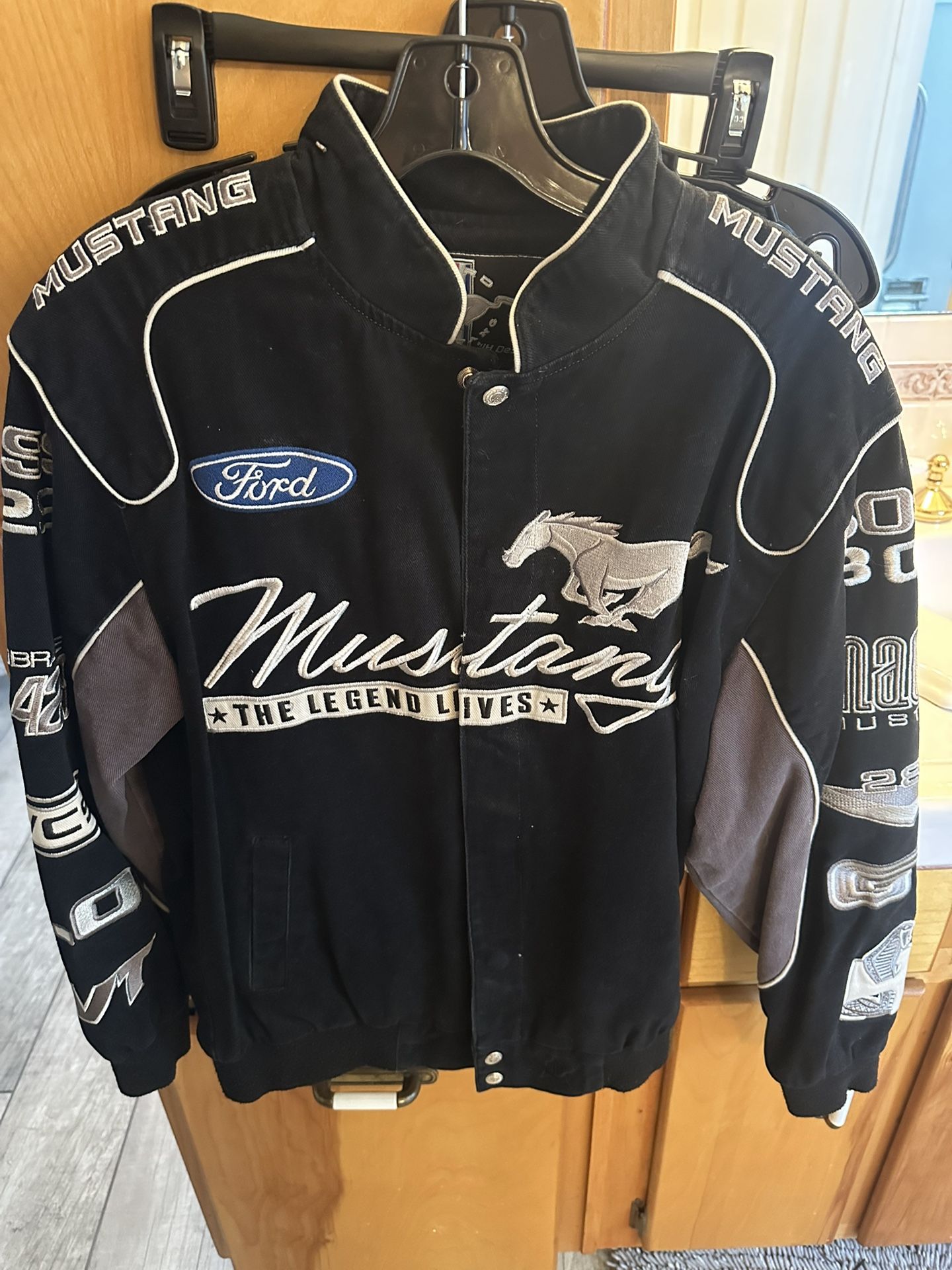 Vintage JH Design Mustang Size Small