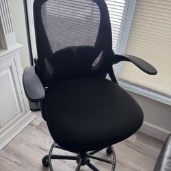 🪑Chairs Comfortable Black Color Available 4 Chairs!! Ⓜ️Offers $85 Each. Ⓜ️