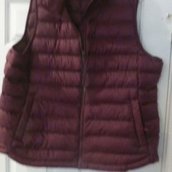 Gently Used Woman’s 32 Degrees Vest Med 