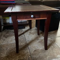 End/nightstand table 19 3/4” Wx19 3/4”Lx20”T Needs just bit of cleaning, maybe Coat of paint if wanted but not really needed.