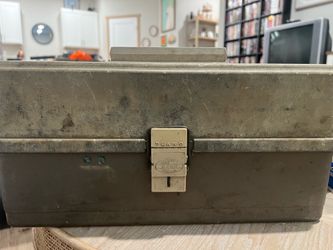 Old tackle box
