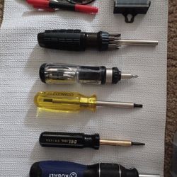 Five Replacement Bit Screwdriver Set