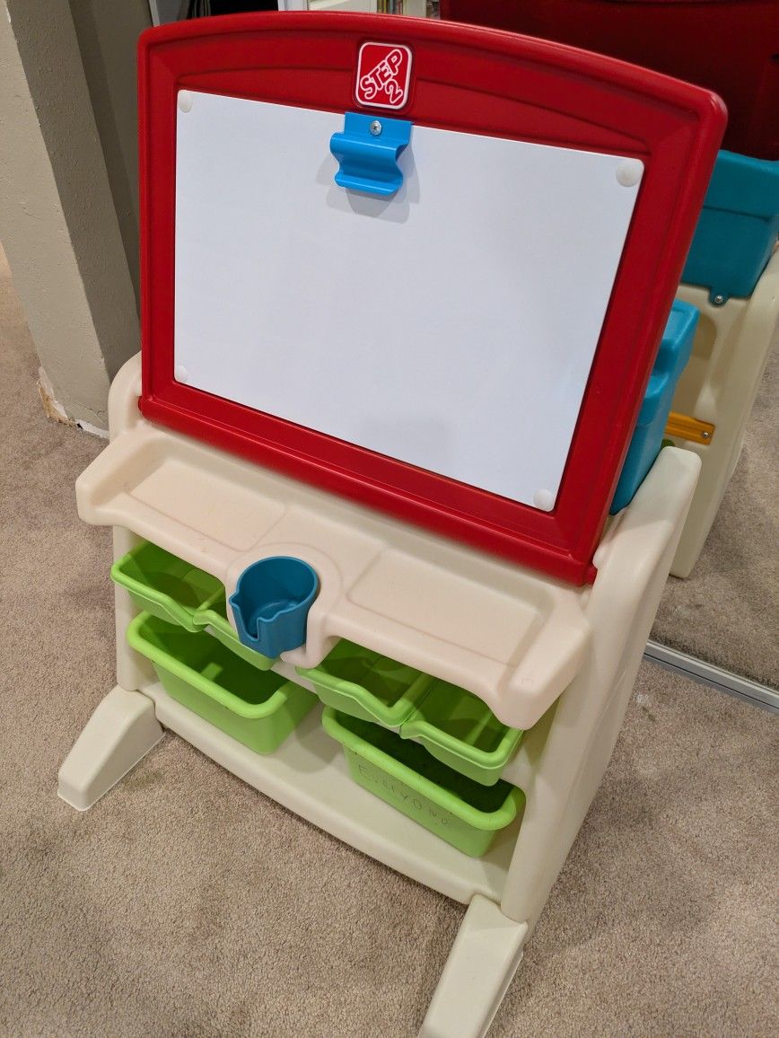 Step2 Flip & Doodle Easel With Stool