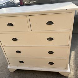 5 Drawer Dresser And Matching 3 Drawer Night Stand