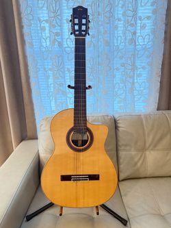 Cordoba GK studio Limited edition with cordoba guitar case