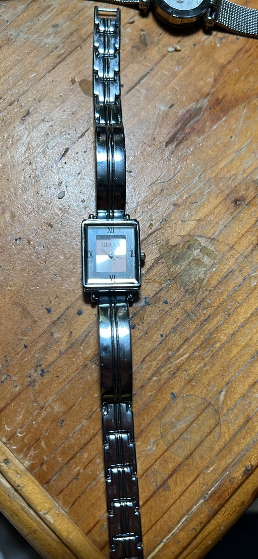 GUCCI VINTAGE WOMENS WATCH 600j Authentic