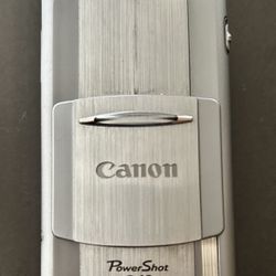 Canon PowerShot S40 Camera with Battery Charger
