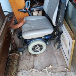 Full Size Electric  Wheelchair It's All Good Just  Needs New Battery. 