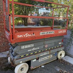 30 Foot lift Like New 