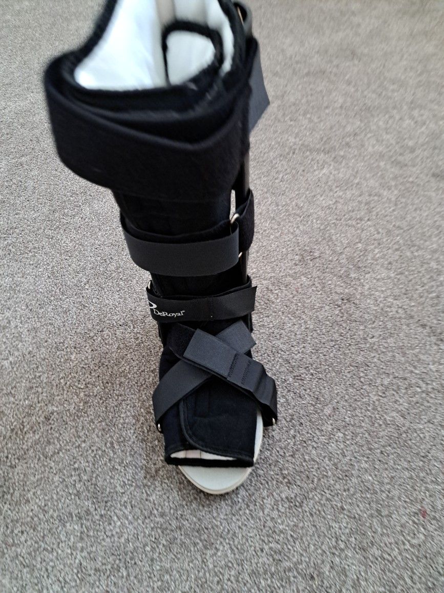 Deroyal Walker Boot