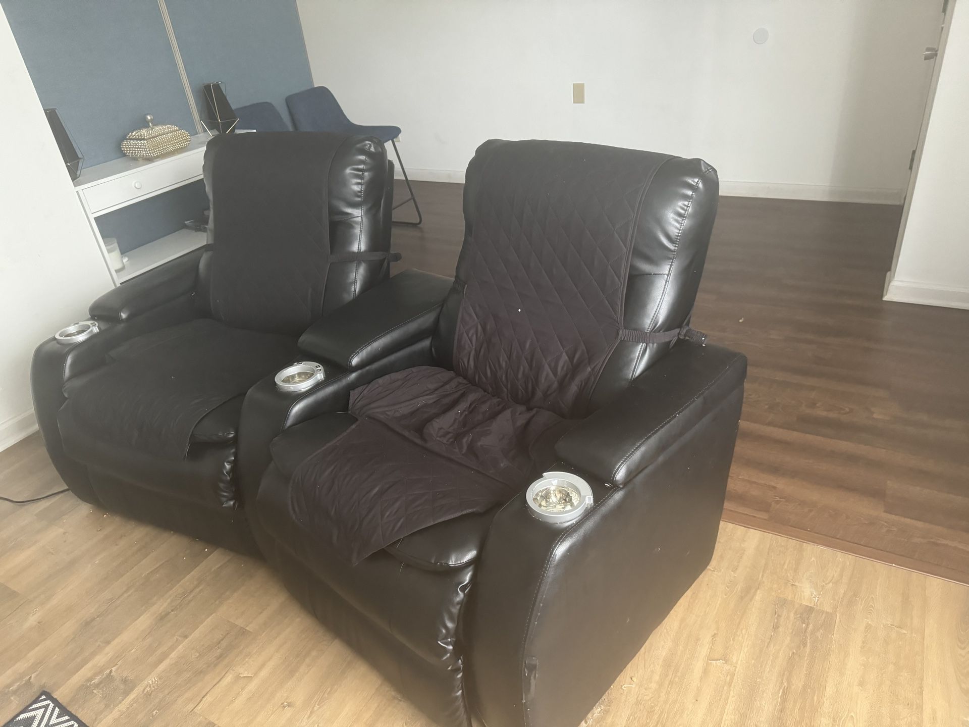 2 Recliners. Strong Motor. LED And Cup Holder 