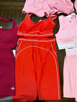 Women’s Alo Yoga outfits