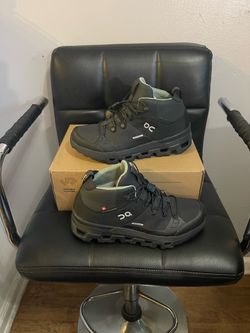 On cloud Trax water proof Size 7.5 Women’s $120