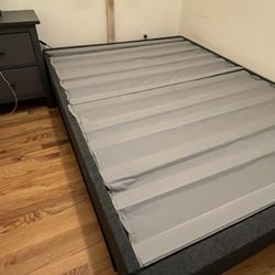 Bed Foundation / Frame in Upper East Side 