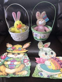 Easter baskets with toys and decorations, all for $ 10