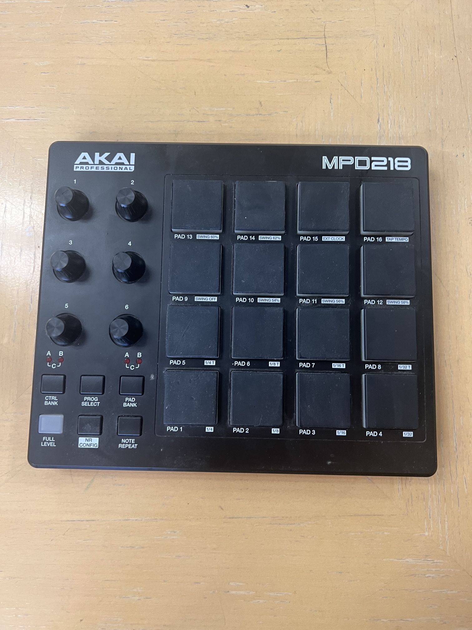 Akai MPD218
