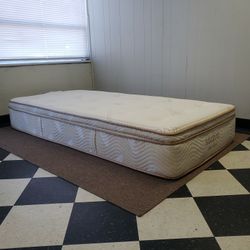 Extra Long Twin size mattress - can DELIVER almost anywhere for $20 extra - gently used and in LIKE NEW condition 😍